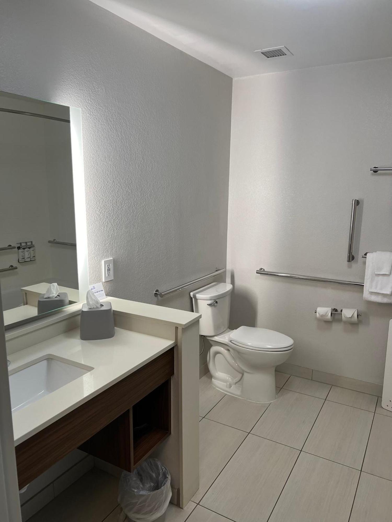 Express & - Area By Ihg Hotel