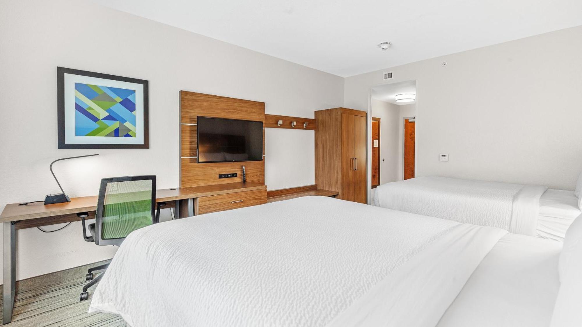 Hotel Express & - Area By Ihg 3*