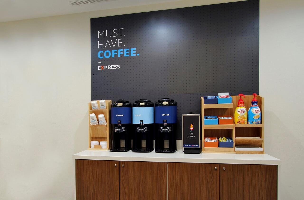 Express & - Area By Ihg Hotel
